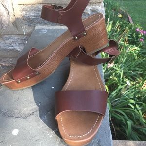 🦋EUC American Eagle clog-style sandals size 9 1/2